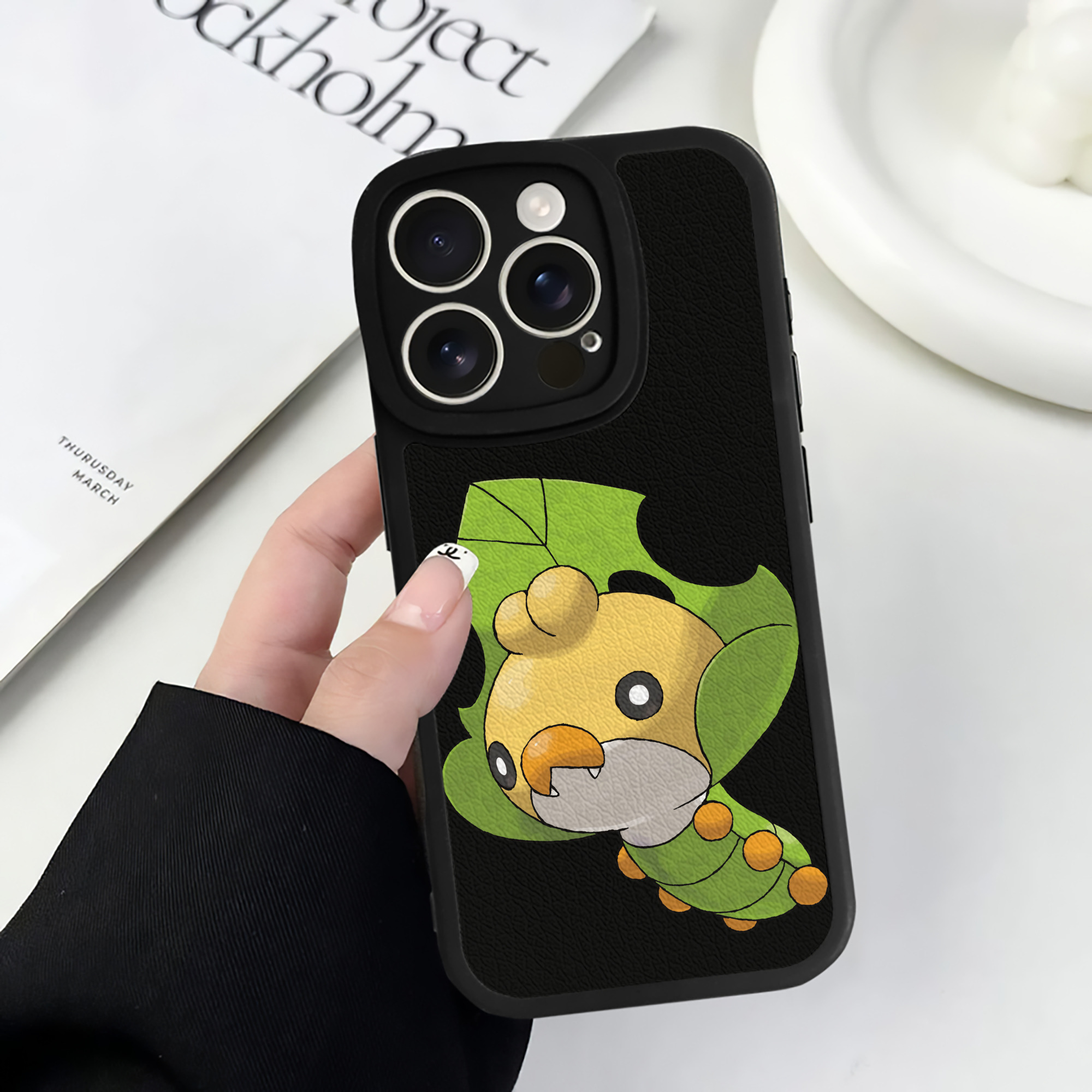 （画像用） ポケットモンスター Pokémon 【iPhone 16シリーズ対応】シリコンスマホケース（レザー調） 材質：シリコン